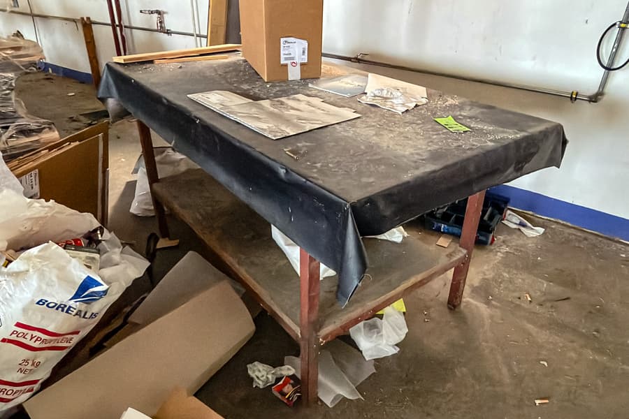Metall Arbeitstisch